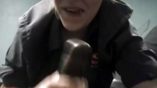 XXX कोई पंजीकरण  किशोर लिसा रोवे के लिए पहले Footjob सेक्सी वीडियो मूवी देता है!